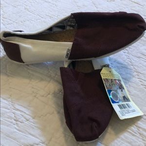 Maroon and white Toms